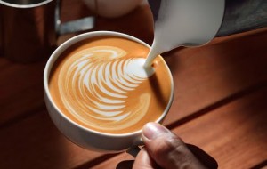 Ilyen Latte Art MINDENKINEK siker&uuml;l! Tuti!